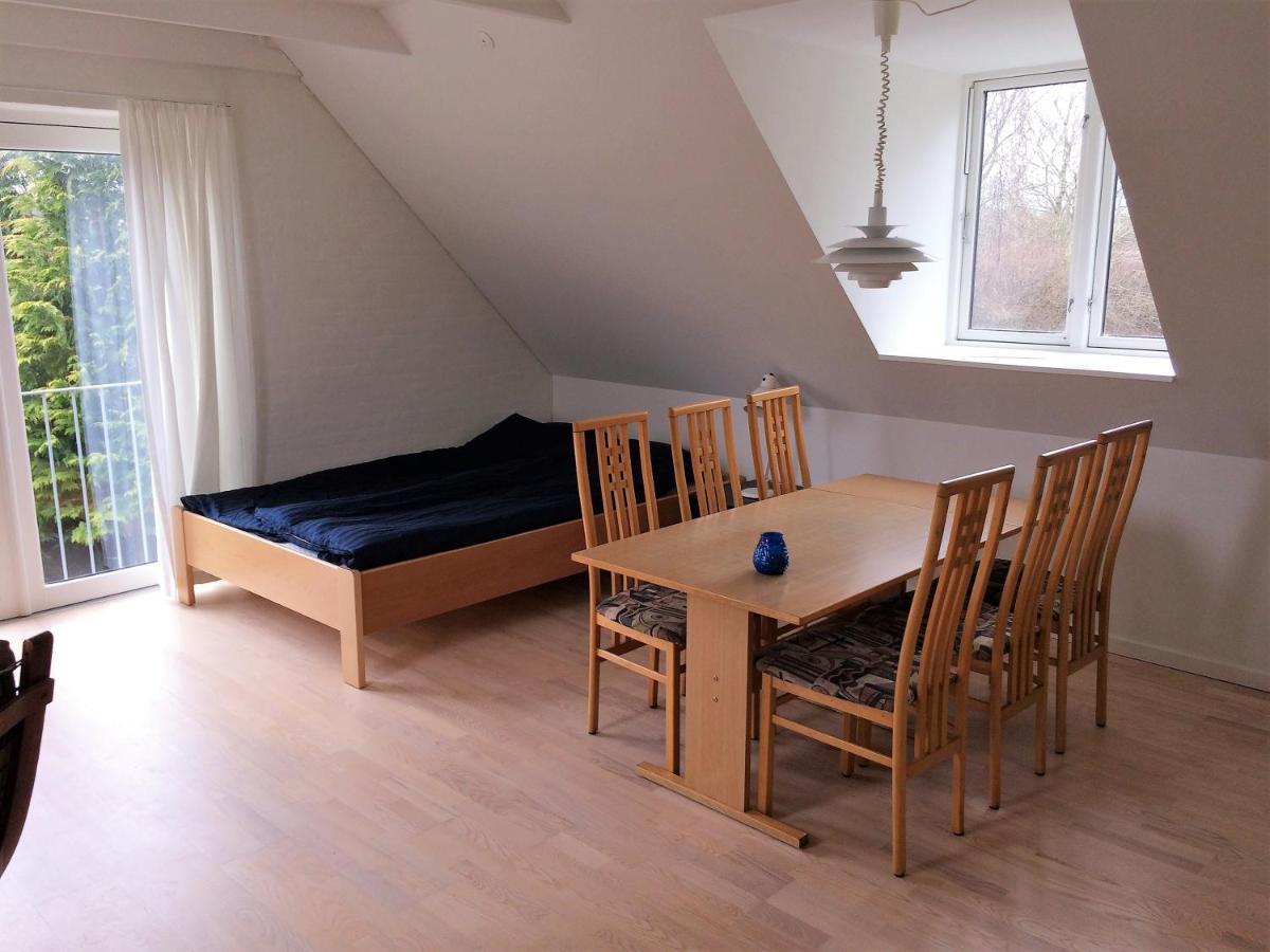 Stenbrogård Harlev Stationsby Eksteriør billede