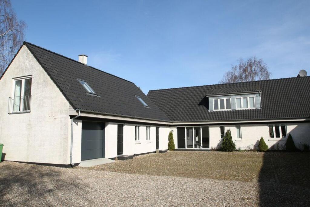 Stenbrogård Harlev Stationsby Eksteriør billede